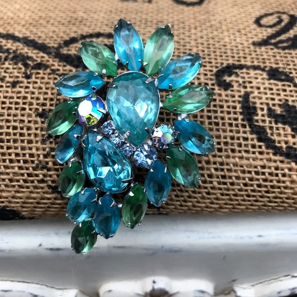 Weiss Brooch - Picture 14 of 15